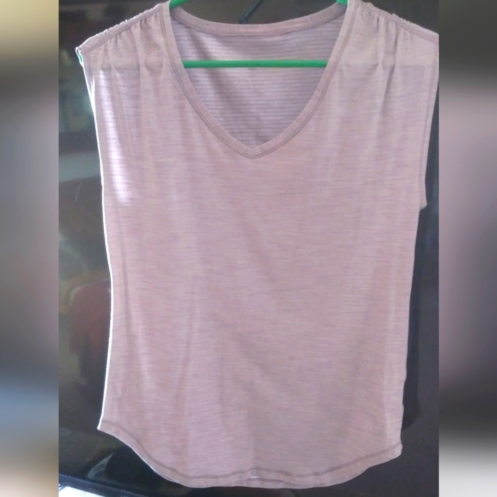 Womens Lululemon cap sleeve top.